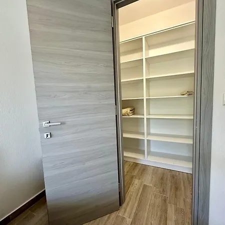 Villa Olive Deluxe Golden