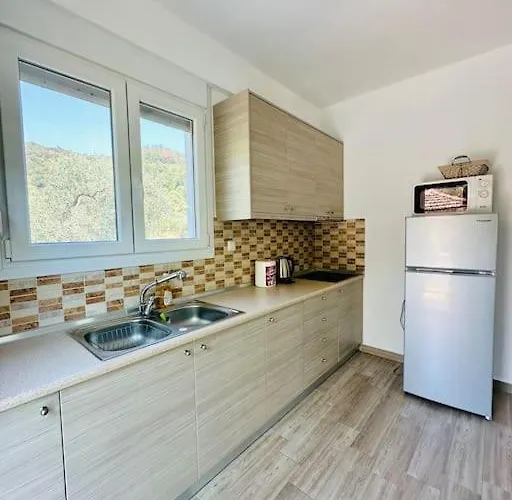 Olive Deluxe Golden * Chrysi Ammoudia