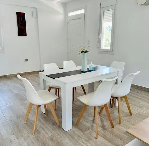 Villa Olive Deluxe Golden